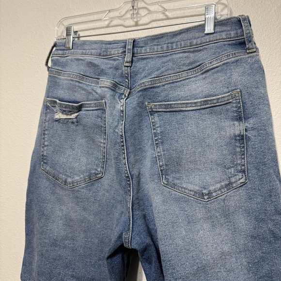 Arizona Light Wash Blue Jean Denim Distressed Mom Jeans Womens Size 15 Straight - Picture 4 of 8